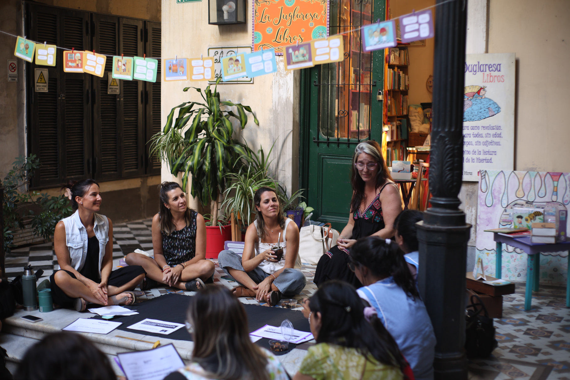Encuentro de Colectiva Lúdica en la librería La Juglaresa